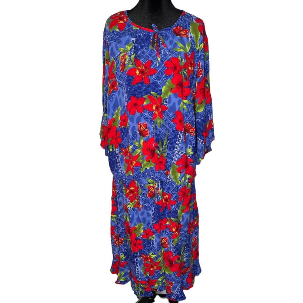 Two piece. C.M. Shapes flowered blouse and skirt. Size 1X